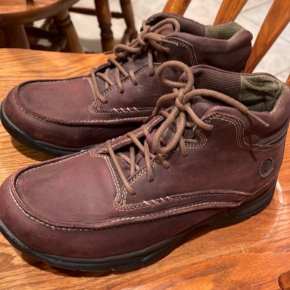 Dunham Waterproof  Shoes for Men size 9 1/2 4E